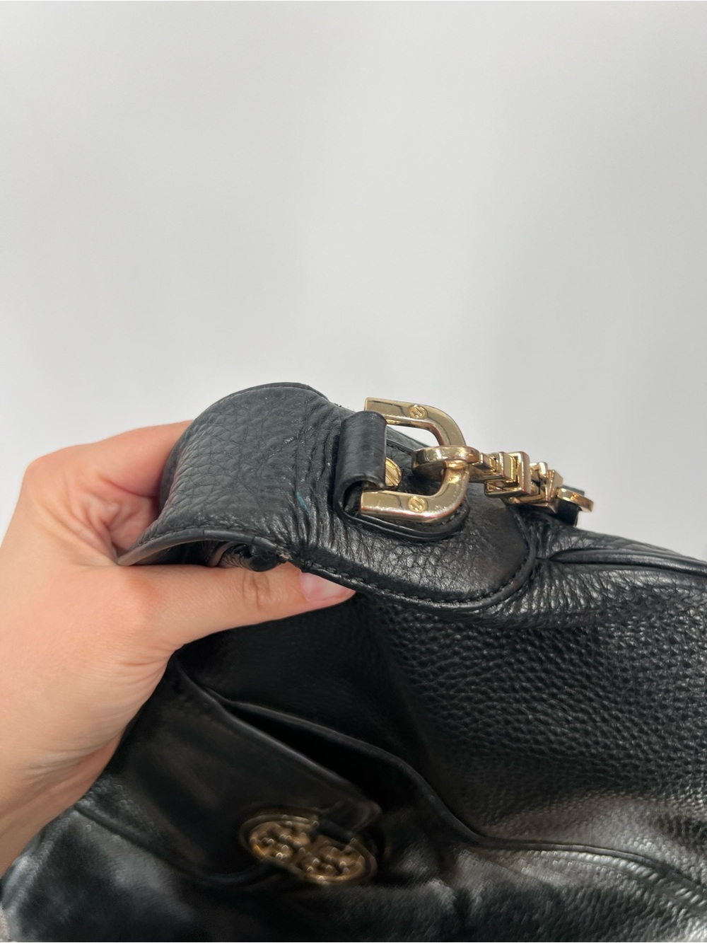 Tory Burch Amanda Flat Hobo Black Leather Shoulder Bag with Gold Accent - Picture 9 of 16
